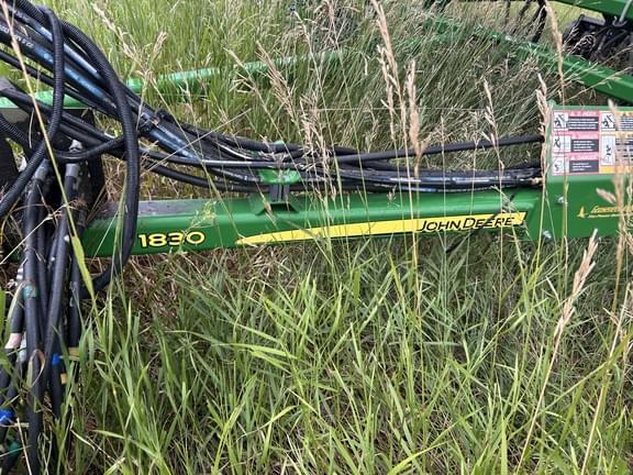 Image of John Deere 1830 equipment image 1