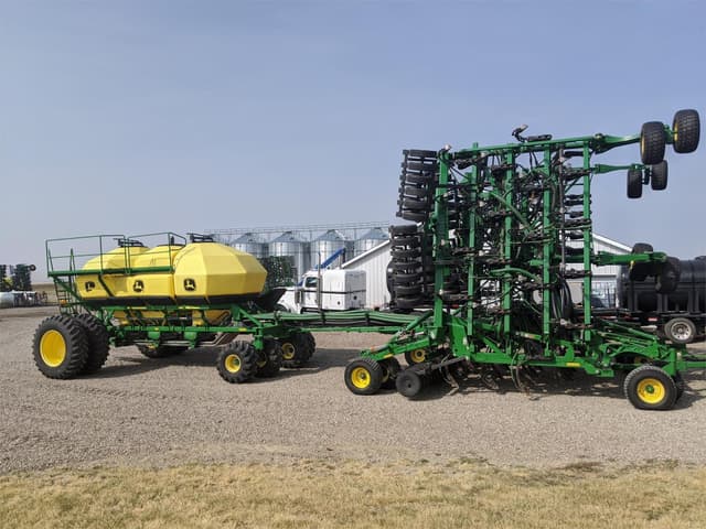 Image of John Deere 1830 equipment image 1