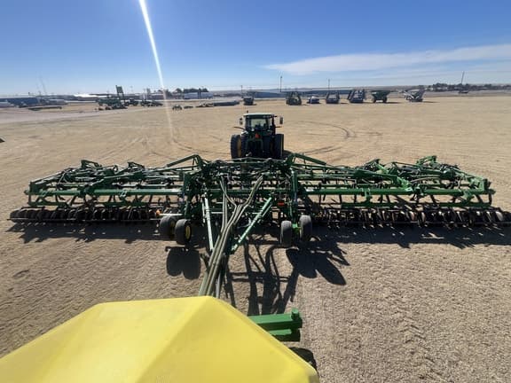 Image of John Deere 1830 equipment image 2