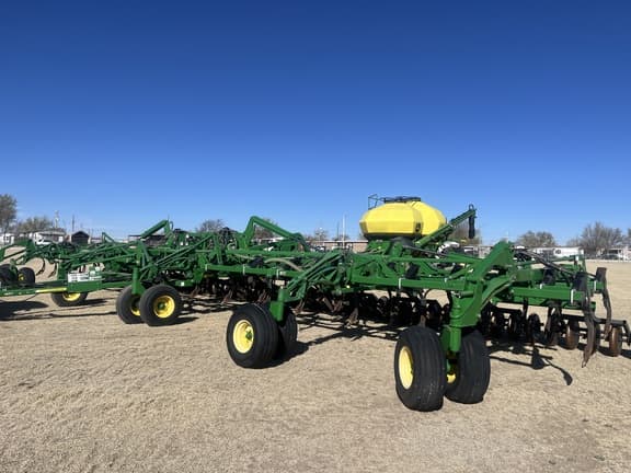 Image of John Deere 1830 equipment image 1