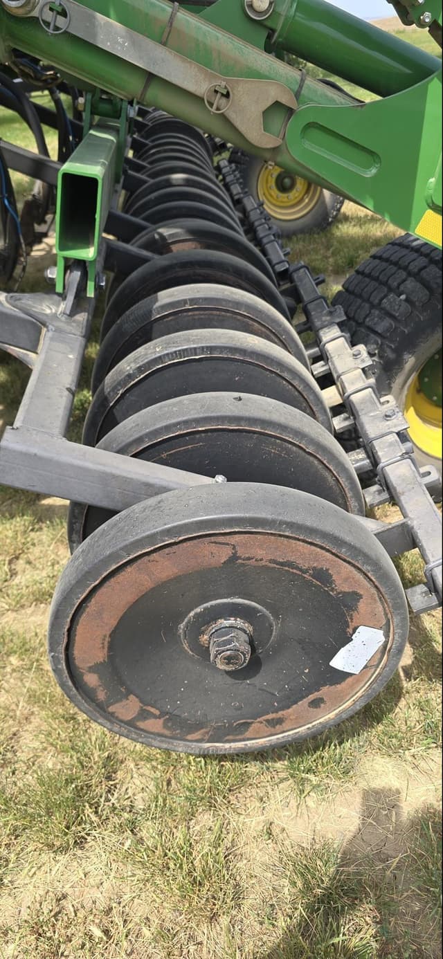 Image of John Deere 1835 equipment image 2