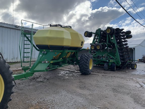 2013 John Deere 1890 Equipment Image0