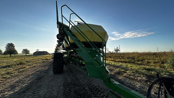 Image of John Deere 1890 equipment image 1