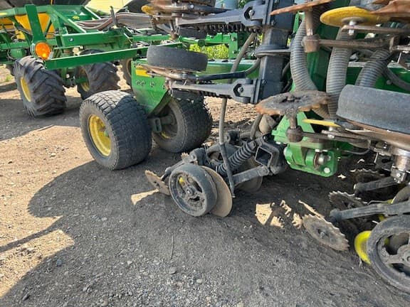 Image of John Deere 1890 equipment image 1