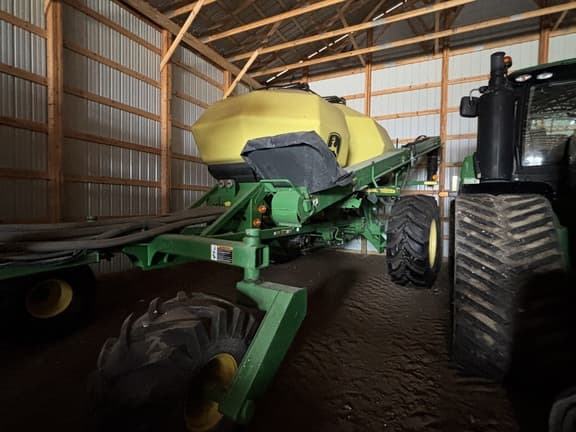 Image of John Deere 1890 equipment image 1