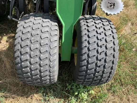 Image of John Deere 1890 equipment image 4