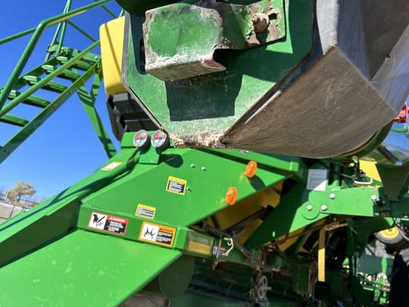 Image of John Deere 1890 equipment image 3