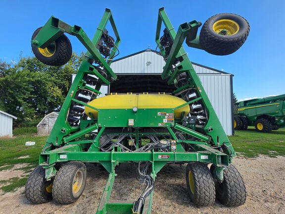 2013 John Deere 1990 Equipment Image0