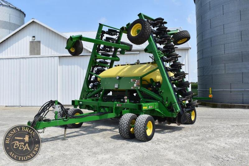 Image of John Deere 1990 Primary image