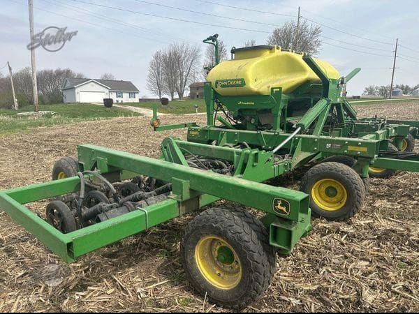 Image of John Deere 1990 Primary image