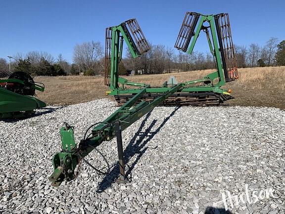 Image of John Deere 200 equipment image 1