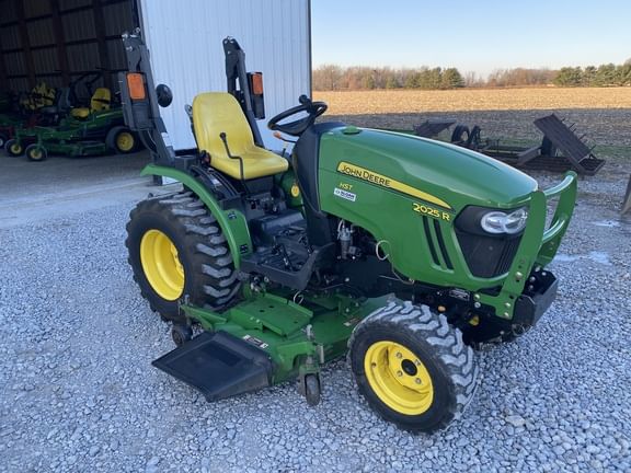 Main image John Deere 2025R