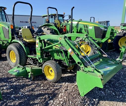 Image of John Deere 2032R equipment image 1