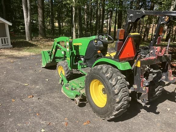 Image of John Deere 2032R equipment image 2