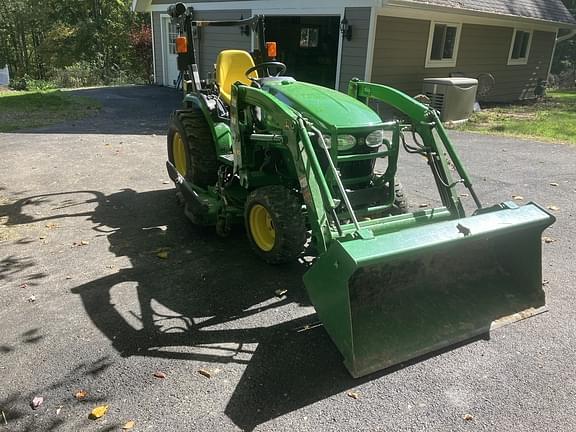 Image of John Deere 2032R equipment image 1