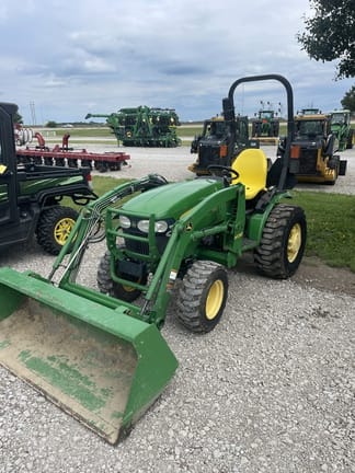 2013 John Deere 2032R Equipment Image0