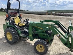2013 John Deere 2032R Image
