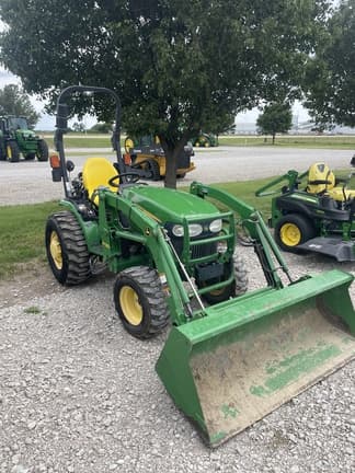 Image of John Deere 2032R equipment image 1