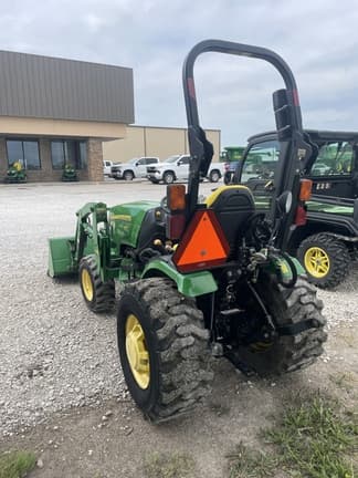Image of John Deere 2032R equipment image 4