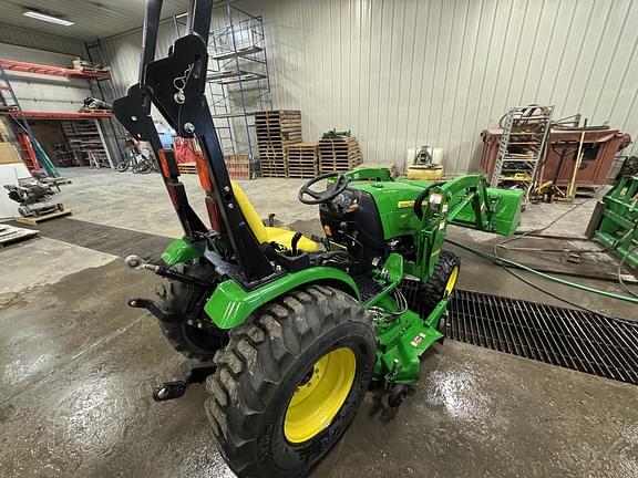 Image of John Deere 2032R equipment image 3