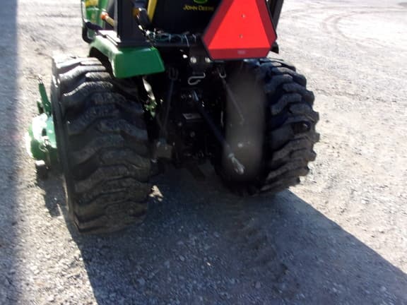 Image of John Deere 2032R equipment image 3