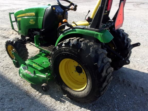 Image of John Deere 2032R equipment image 4