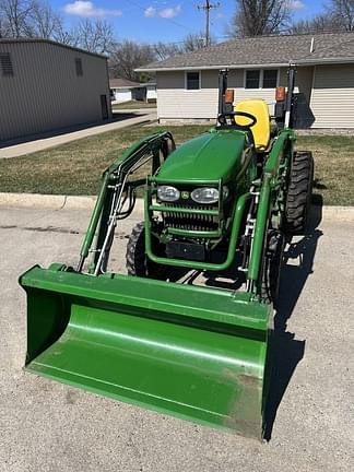 Image of John Deere 2032R equipment image 1