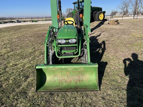 Image of John Deere 2032R equipment image 3