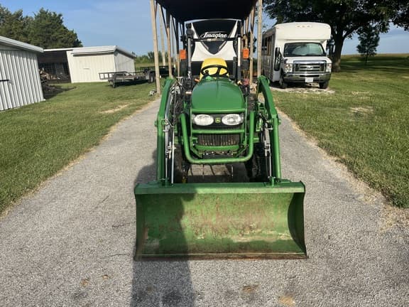 Image of John Deere 2032R equipment image 2