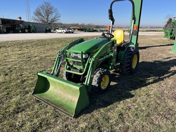 2013 John Deere 2032R Equipment Image0