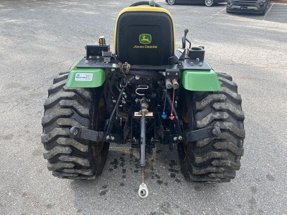 Image of John Deere 2032R equipment image 2