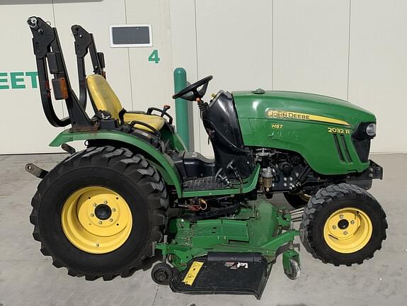 Image of John Deere 2032R equipment image 2