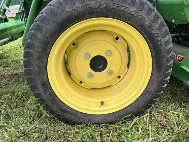 Image of John Deere 2032R equipment image 4