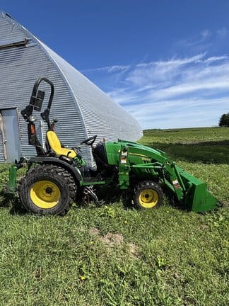 2013 John Deere 2032R Equipment Image0
