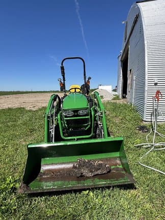 Image of John Deere 2032R equipment image 3