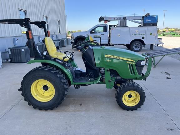 Image of John Deere 2032R equipment image 3