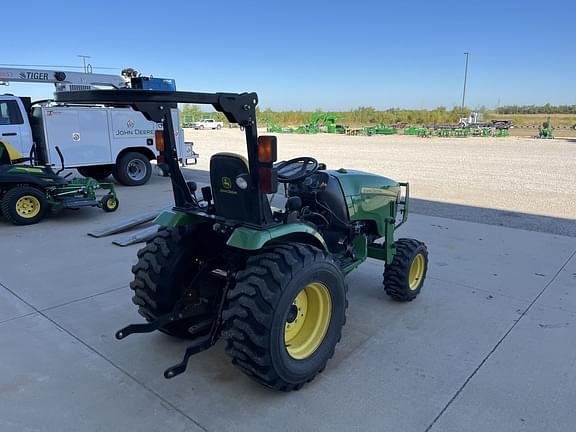 Image of John Deere 2032R equipment image 4