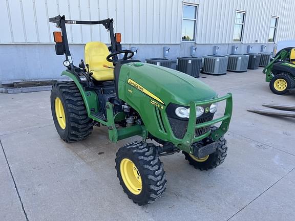 Image of John Deere 2032R equipment image 2