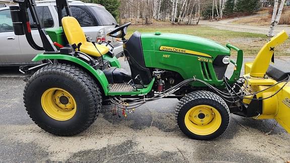 Image of John Deere 2032R equipment image 4