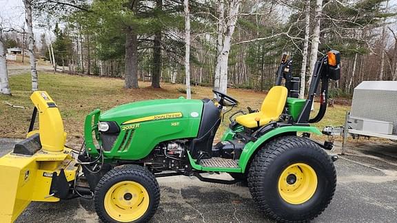 Image of John Deere 2032R equipment image 1