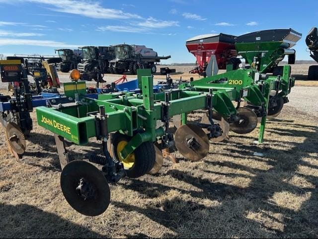 2013 John Deere 2100 Equipment Image0
