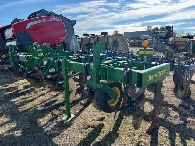 Image of John Deere 2100 equipment image 1
