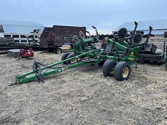 Image of John Deere 2100 equipment image 1