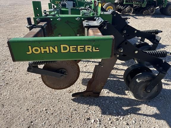 Image of John Deere 2100 equipment image 2