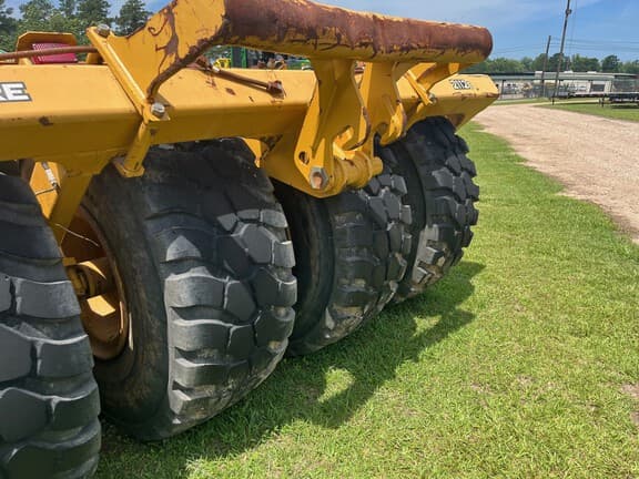 Image of John Deere 2112C equipment image 3