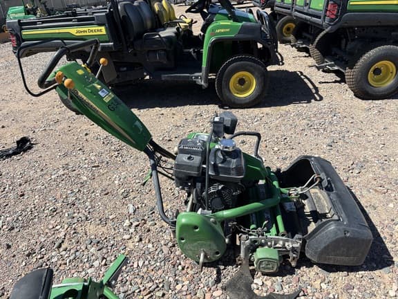 Image of John Deere 220 E-Cut equipment image 3