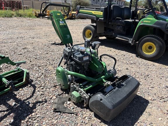 Image of John Deere 220 E-Cut equipment image 2