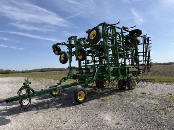 Image of John Deere 2210 Primary image