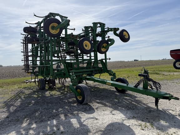 Image of John Deere 2210 equipment image 2