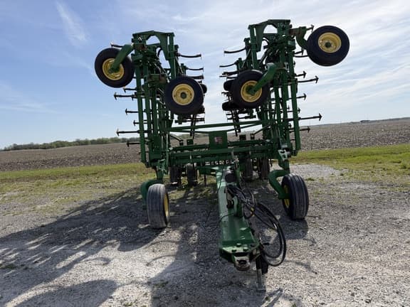 Image of John Deere 2210 equipment image 1